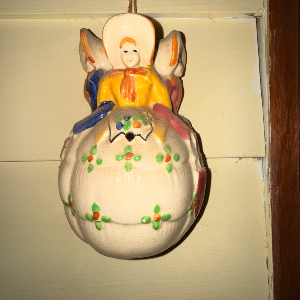 Vintage Ceramic Dutch Woman Wall Plaque – Mid-Century European Folk Art Hanging